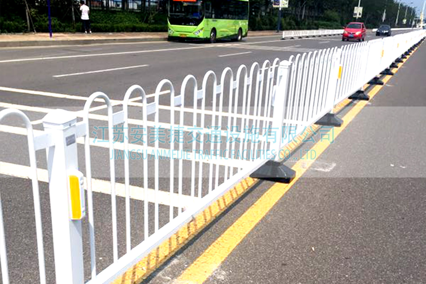 濱州市城區40000米隔離護欄安裝項目